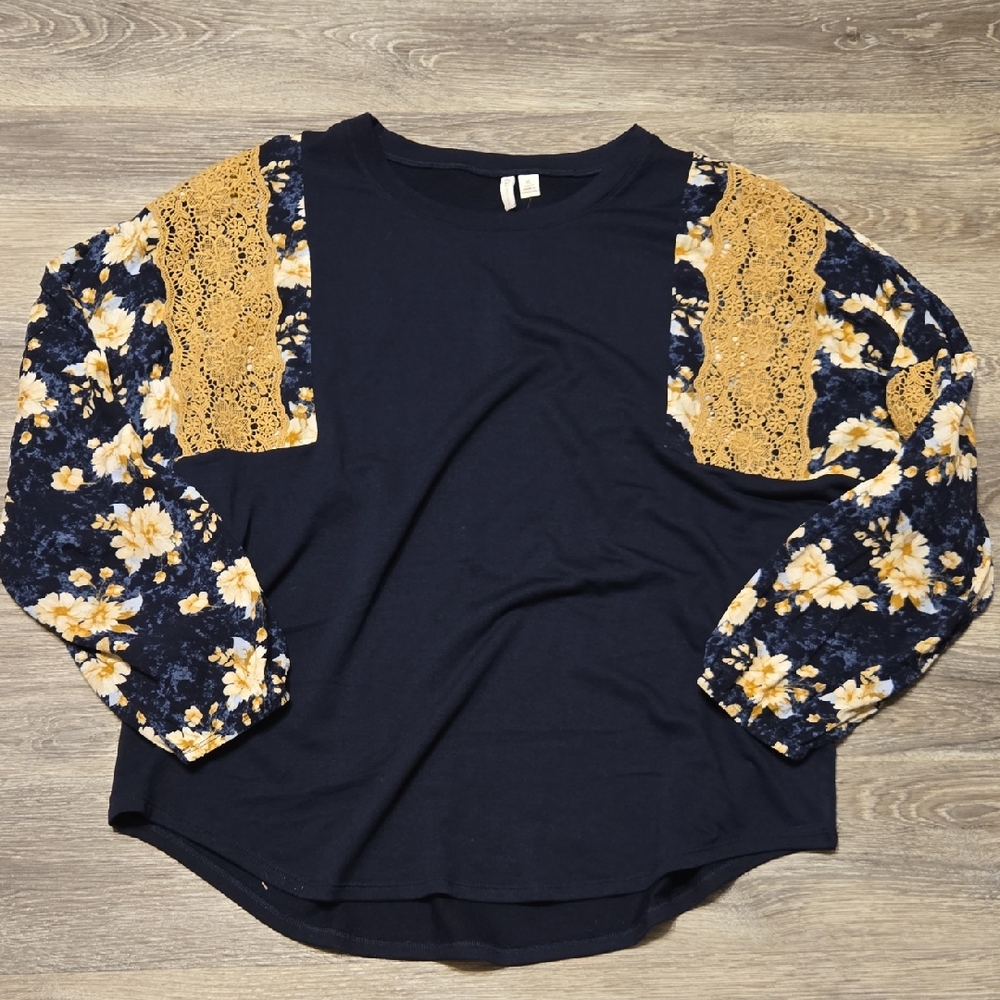 NWT Cato XL Floral Sleeve Top